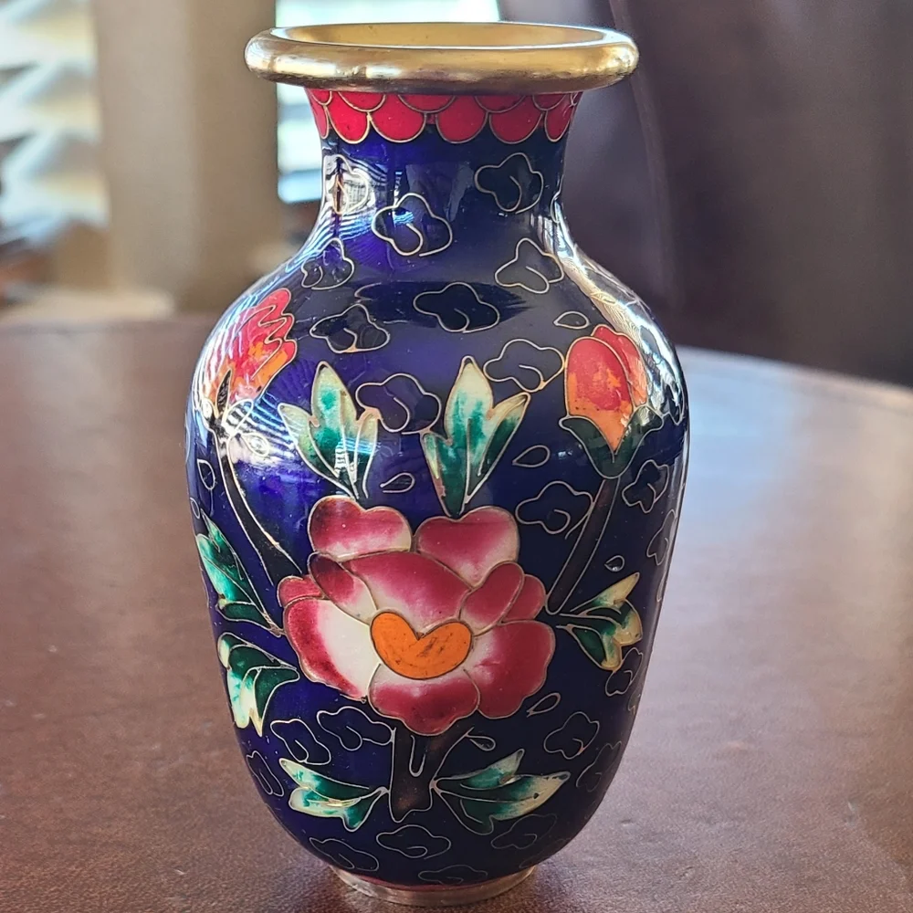 Cloisonne Vase approximately 4.5